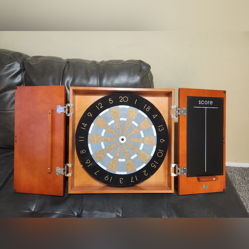 New Michael Graves Cherry Wood Dartboard No Darts